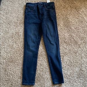 Never worn size 4S Abercrombie Highrise Skinny